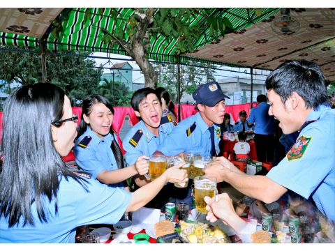 Tất niên Công ty