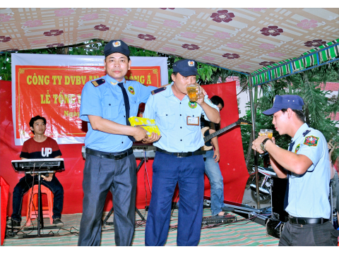 Tất niên Công ty