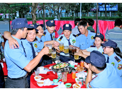 Tất niên Công ty